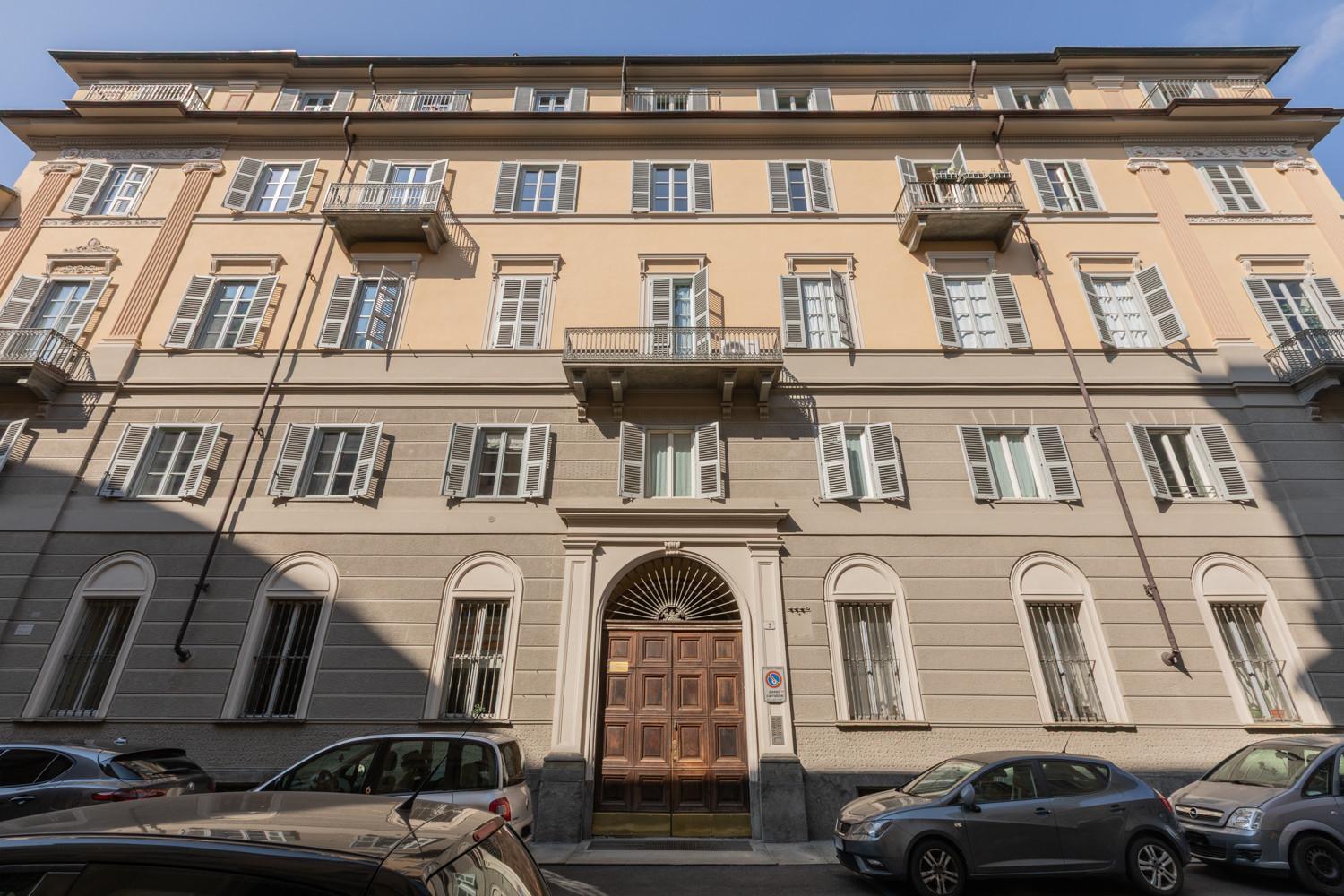 L'angolo Del Libro By Wonderful Italy Torino